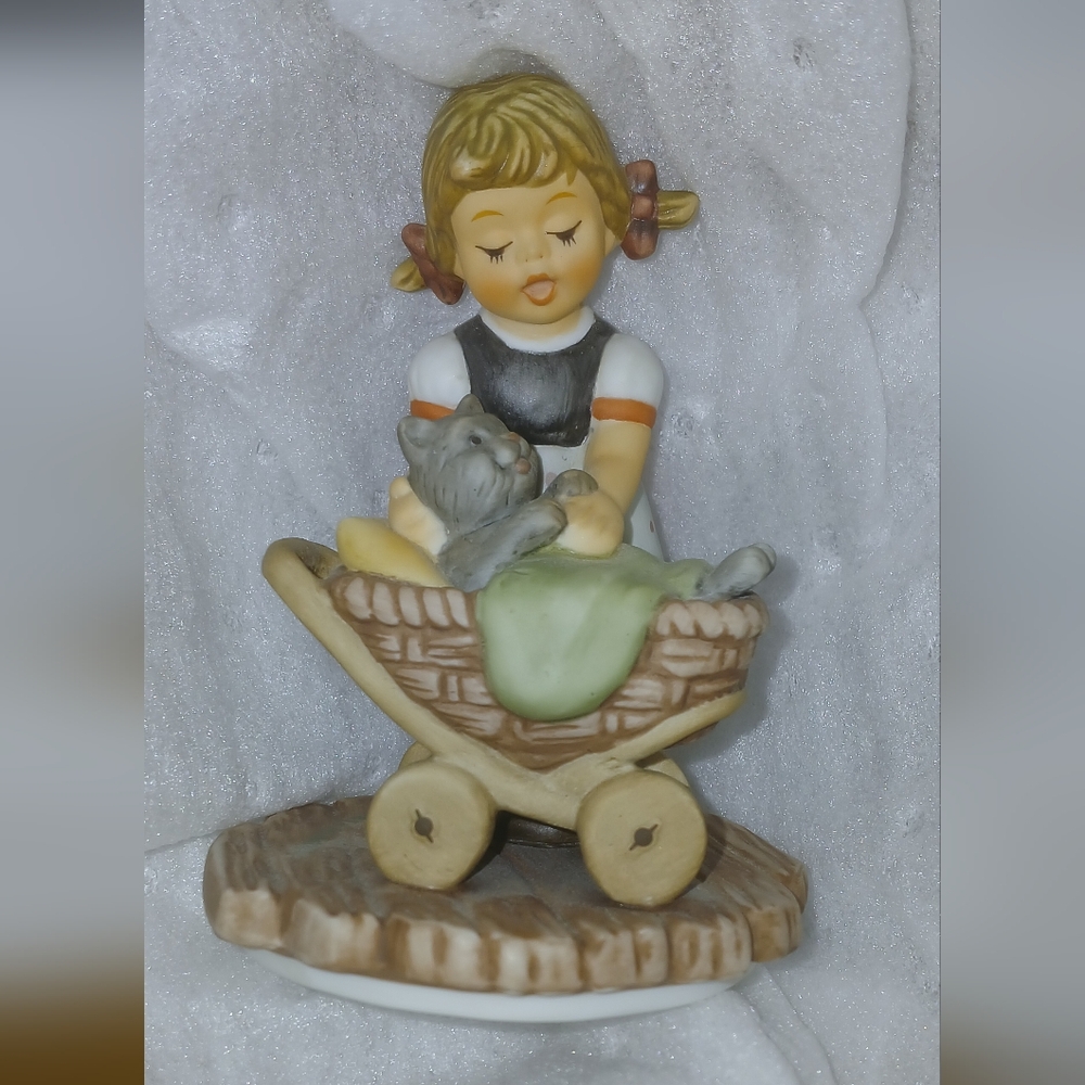 HUMMEL FIGURINE
